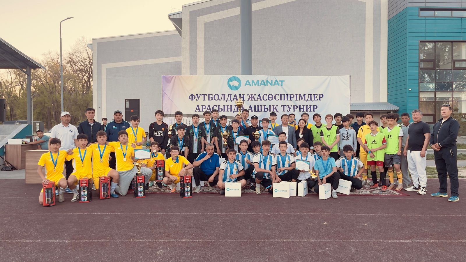 Еңбекшіқазақ ауданында жасөспірімдер арасында футболдан тартысты турнир өтті