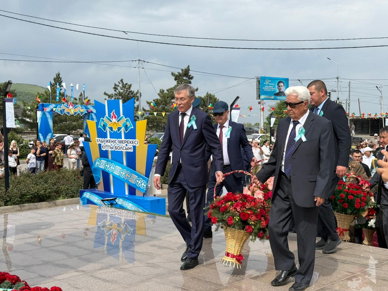 9 мамыр – Жеңіс күніне орай ҰОС жауынгерлеріне арналған ескерткіш алаңында салтанатты іс-шара өтті.